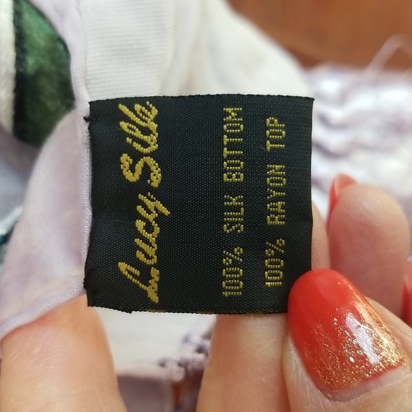 🌸NWT LUCY SILK Scarf🌸 - Picture 7 of 8